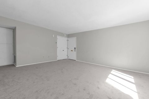 Tiny photo for 652 Olde Towne Avenue 9-652 G #9-652 G, Columbus, OH 43214 (MLS # 225035634)