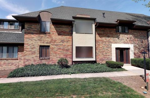 Photo of 652 Olde Towne Avenue 9-652 G #9-652 G, Columbus, OH 43214 (MLS # 225035634)