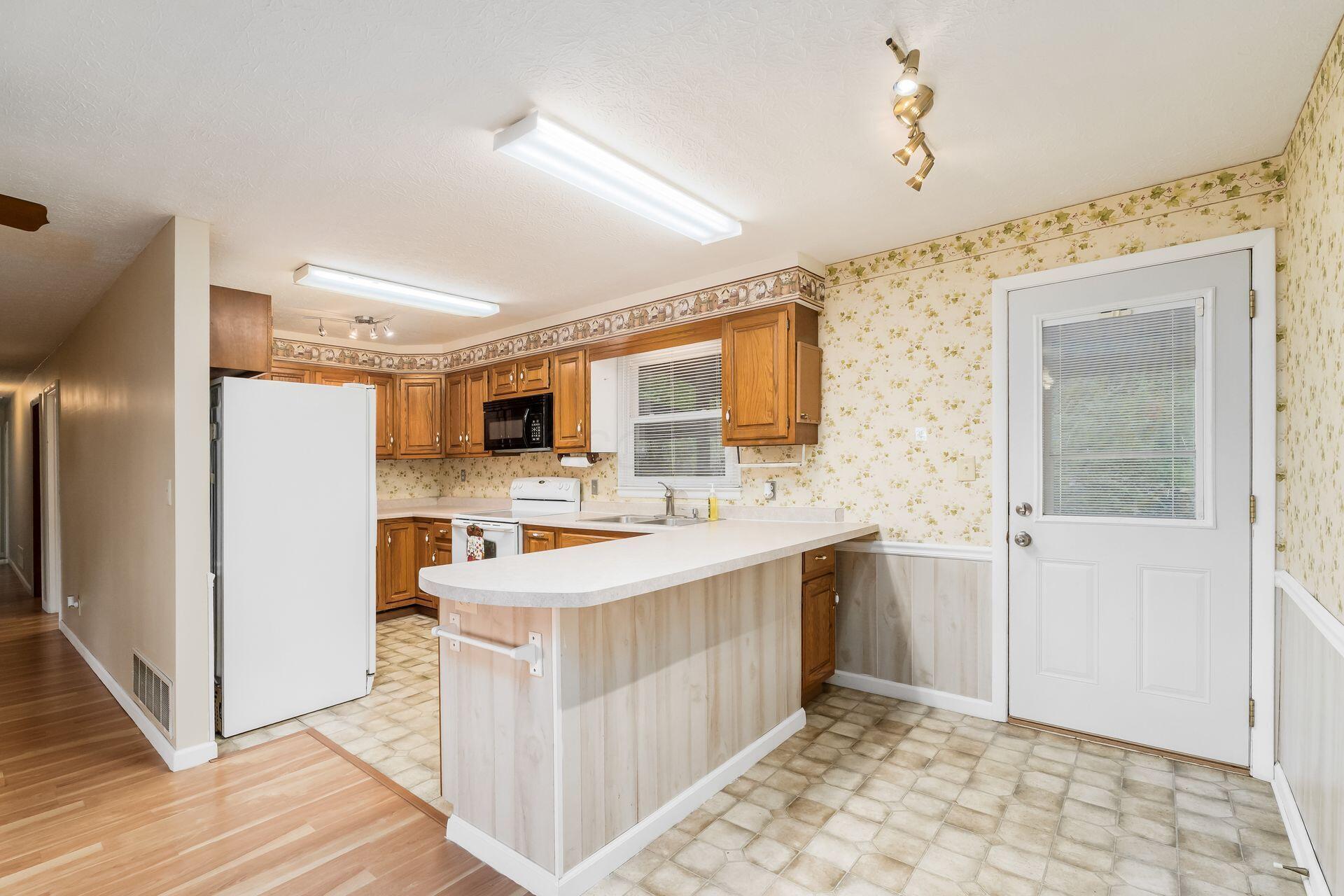125 Lynwood Lane, Lancaster, Ohio image 10