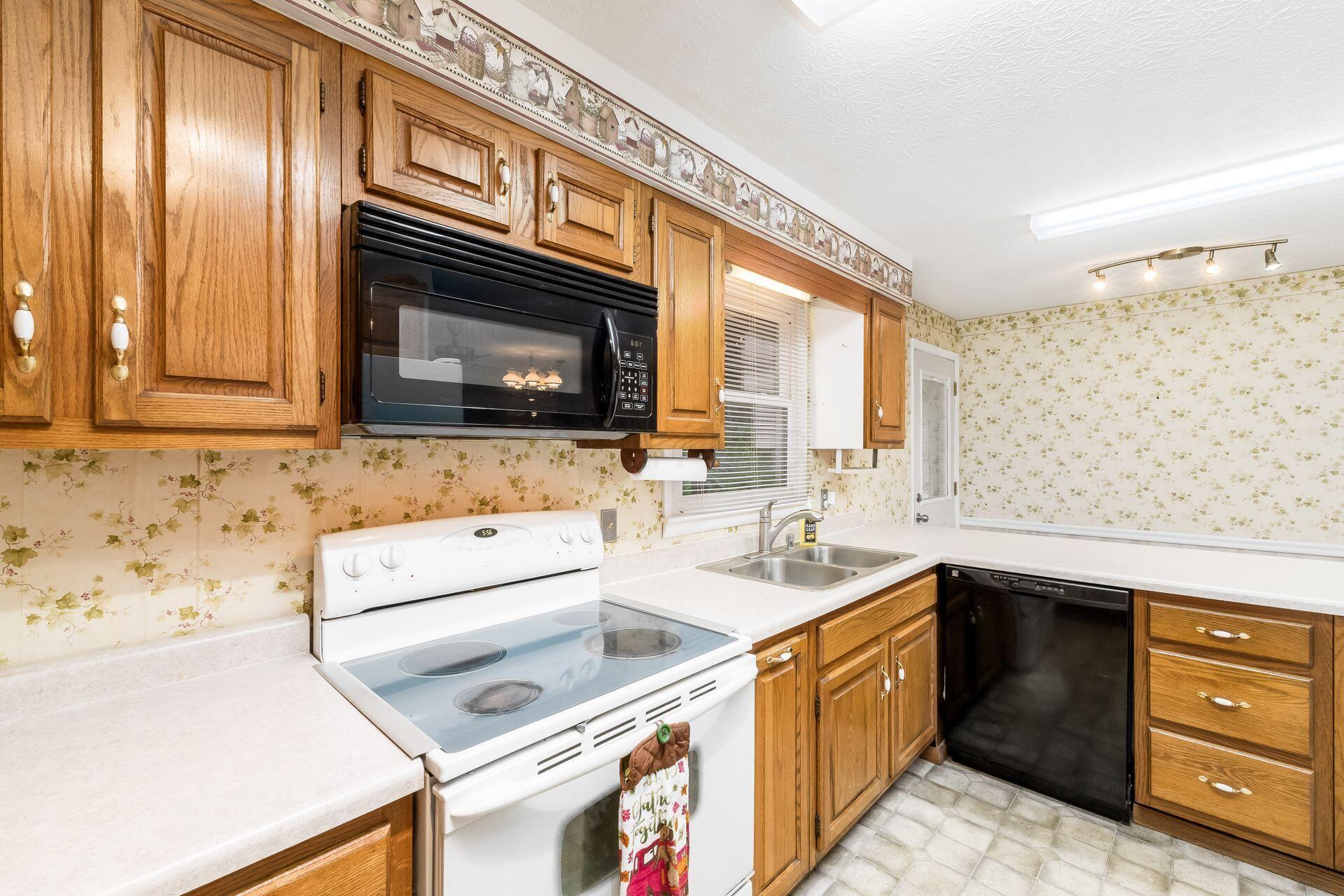125 Lynwood Lane, Lancaster, Ohio image 14