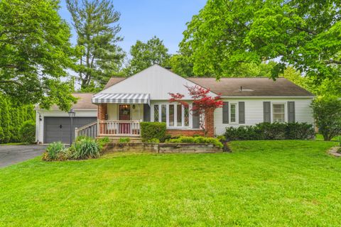 Photo of 2656 Zollinger Road, Upper Arlington, OH 43221 (MLS # 226018557)