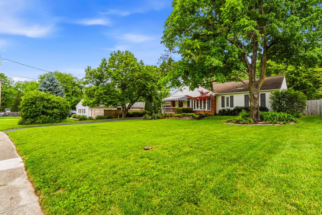 Photo of 2656 Zollinger Road, Upper Arlington, OH 43221 (MLS # 226018557)