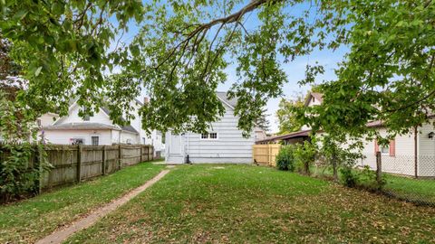 Tiny photo for 76 Oakwood Avenue, Newark, OH 43055 (MLS # 225037362)
