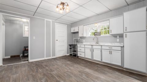 Tiny photo for 76 Oakwood Avenue, Newark, OH 43055 (MLS # 225037362)