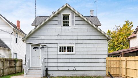 Tiny photo for 76 Oakwood Avenue, Newark, OH 43055 (MLS # 225037362)