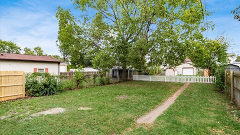 Tiny photo for 76 Oakwood Avenue, Newark, OH 43055 (MLS # 225037362)