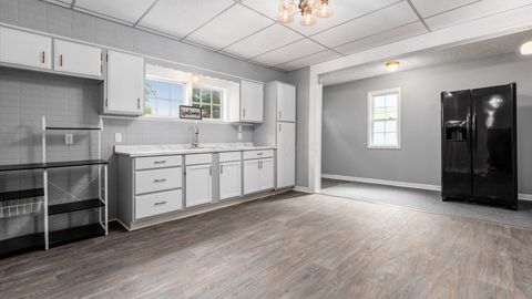 Tiny photo for 76 Oakwood Avenue, Newark, OH 43055 (MLS # 225037362)