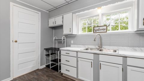 Tiny photo for 76 Oakwood Avenue, Newark, OH 43055 (MLS # 225037362)