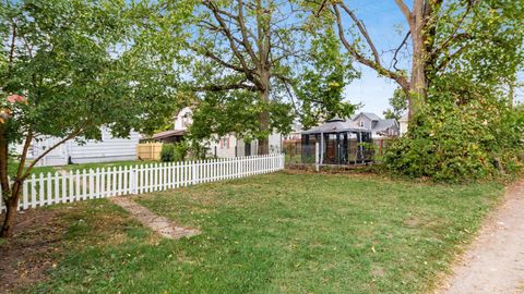 Tiny photo for 76 Oakwood Avenue, Newark, OH 43055 (MLS # 225037362)
