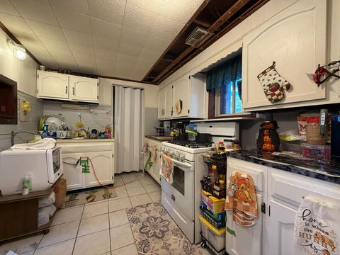 Tiny photo for 1274 Auburn Avenue, Barberton, OH 44203 (MLS # 225040250)