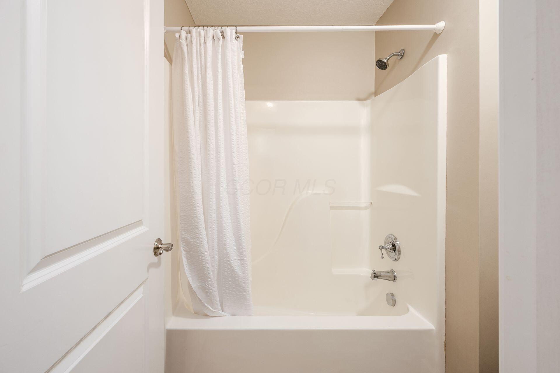 7908 Coldwater Drive, Powell, Ohio image 38