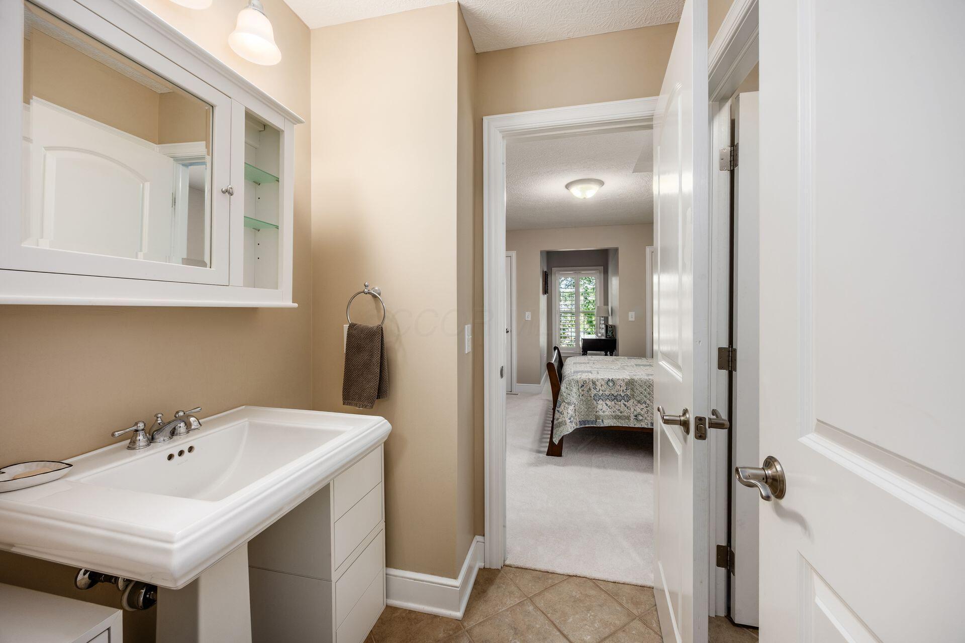 7908 Coldwater Drive, Powell, Ohio image 37
