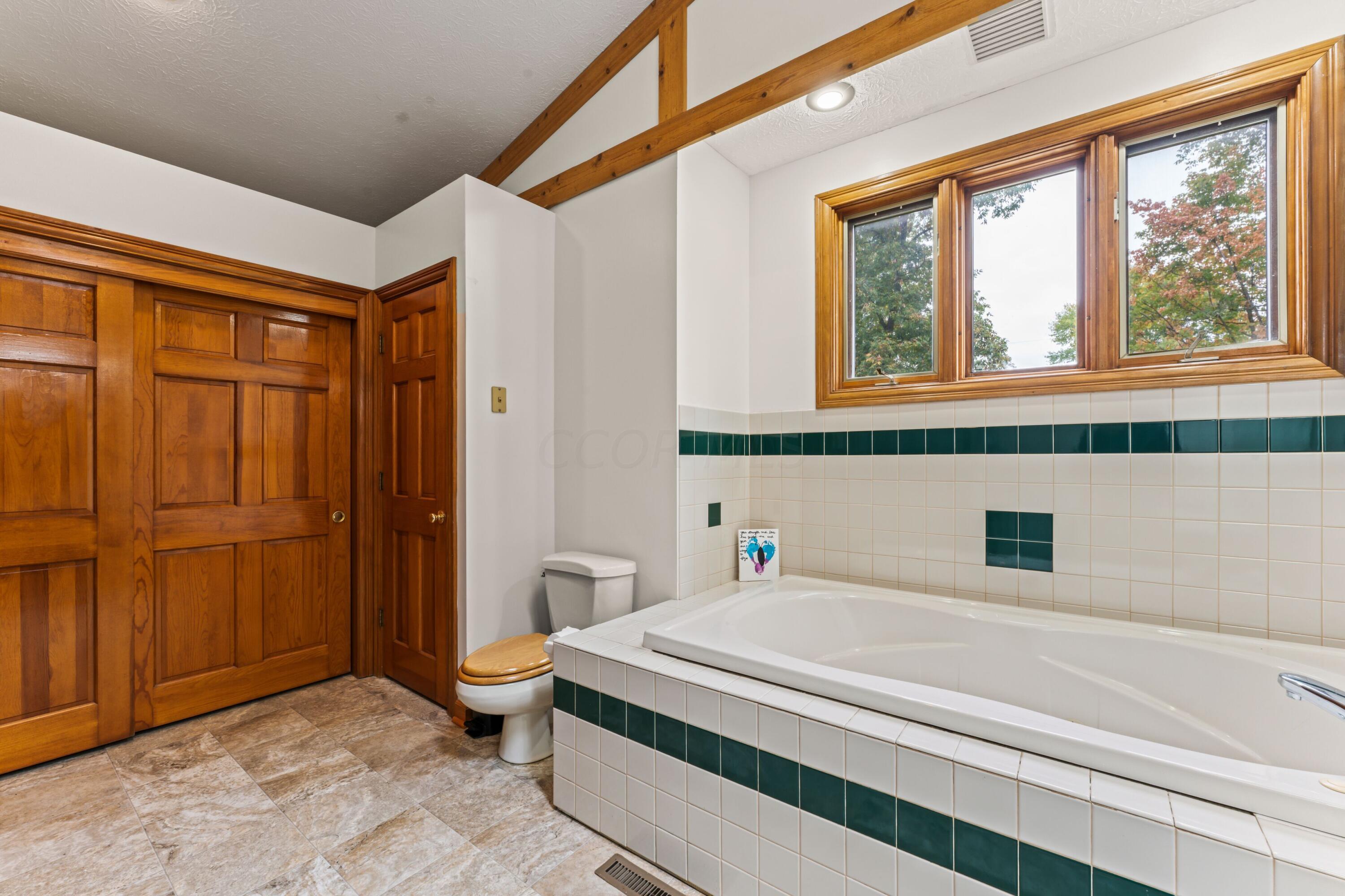 9692 Refugee Road, Pataskala, Ohio image 36