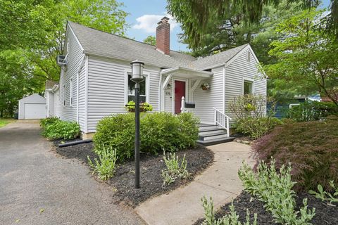 Photo of 175 W Weisheimer Road, Columbus, OH 43214 (MLS # 226016815)