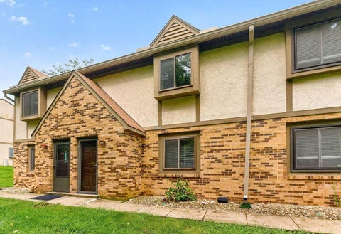 Photo of 3203 Summerdale Lane 60 #60, Columbus, OH 43221 (MLS # 226039252)