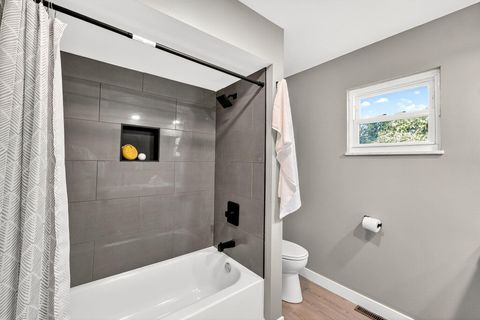 Tiny photo for 980 Miriam Drive E, Columbus, OH 43204 (MLS # 225037545)