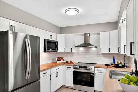 Tiny photo for 980 Miriam Drive E, Columbus, OH 43204 (MLS # 225037545)