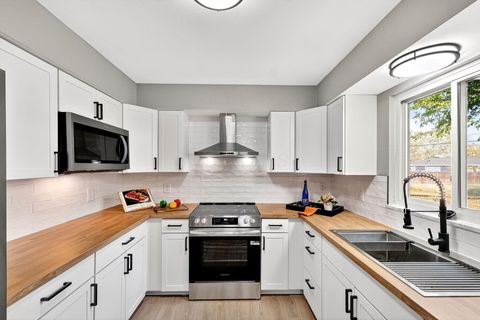 Tiny photo for 980 Miriam Drive E, Columbus, OH 43204 (MLS # 225037545)