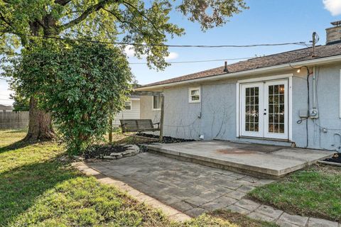 Tiny photo for 980 Miriam Drive E, Columbus, OH 43204 (MLS # 225037545)