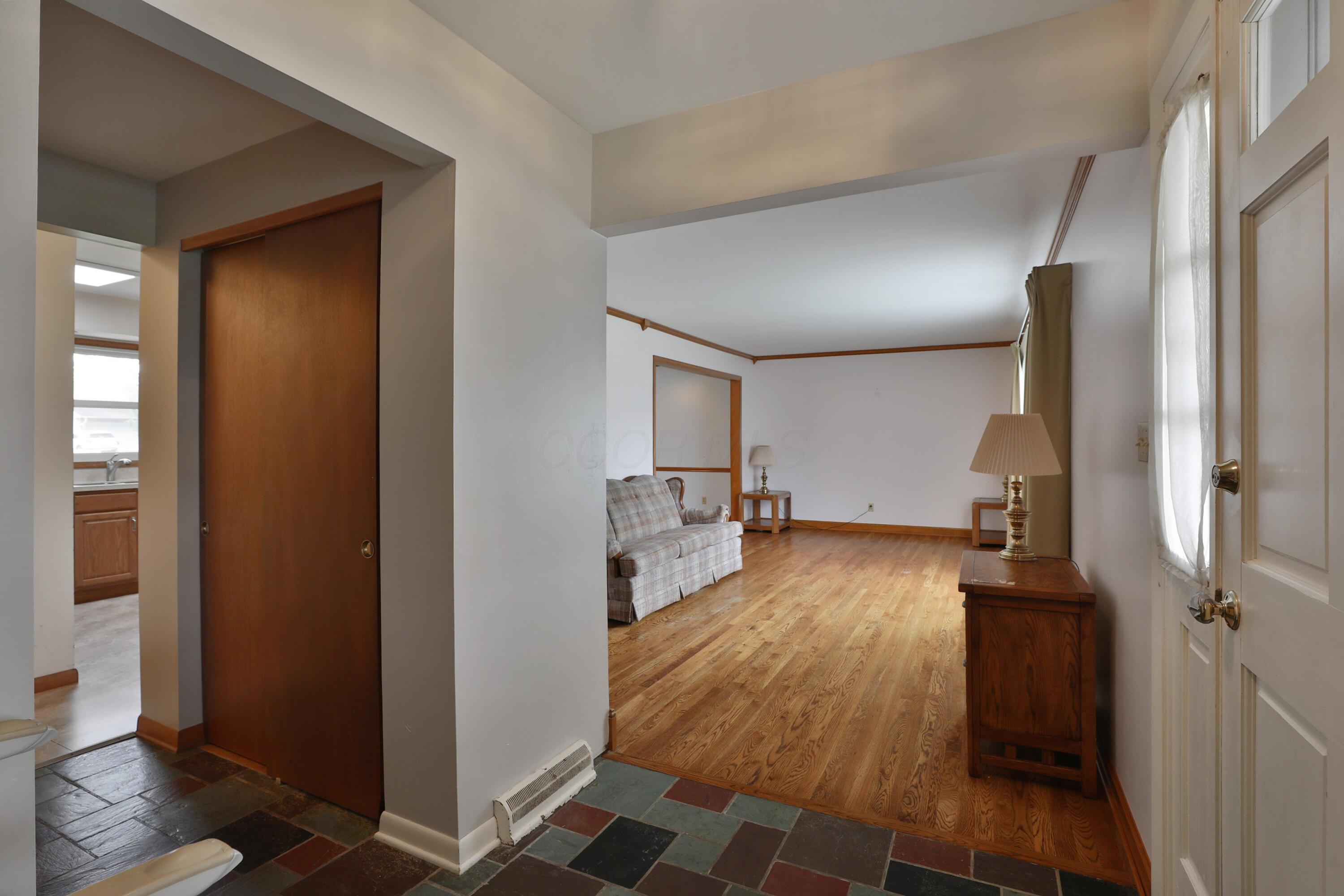 6070 Barberry Hollow, Columbus, Ohio image 4