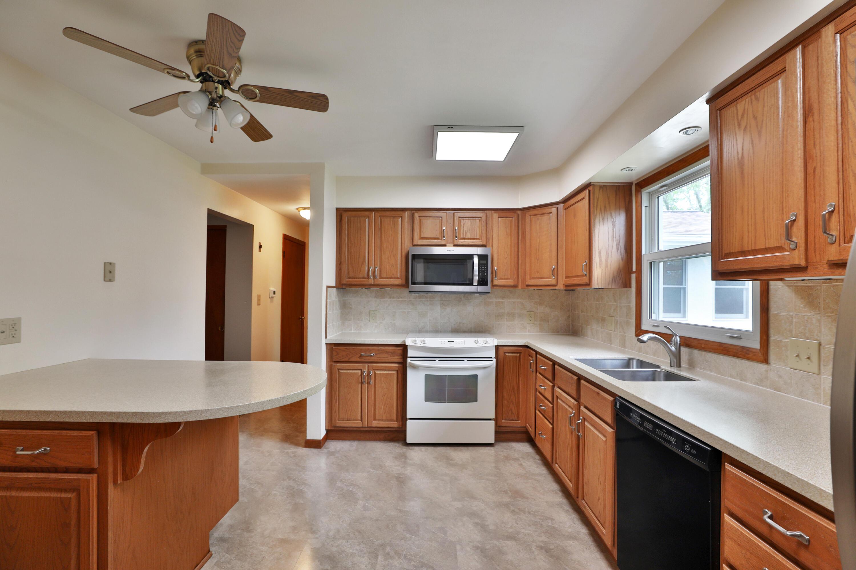 6070 Barberry Hollow, Columbus, Ohio image 13
