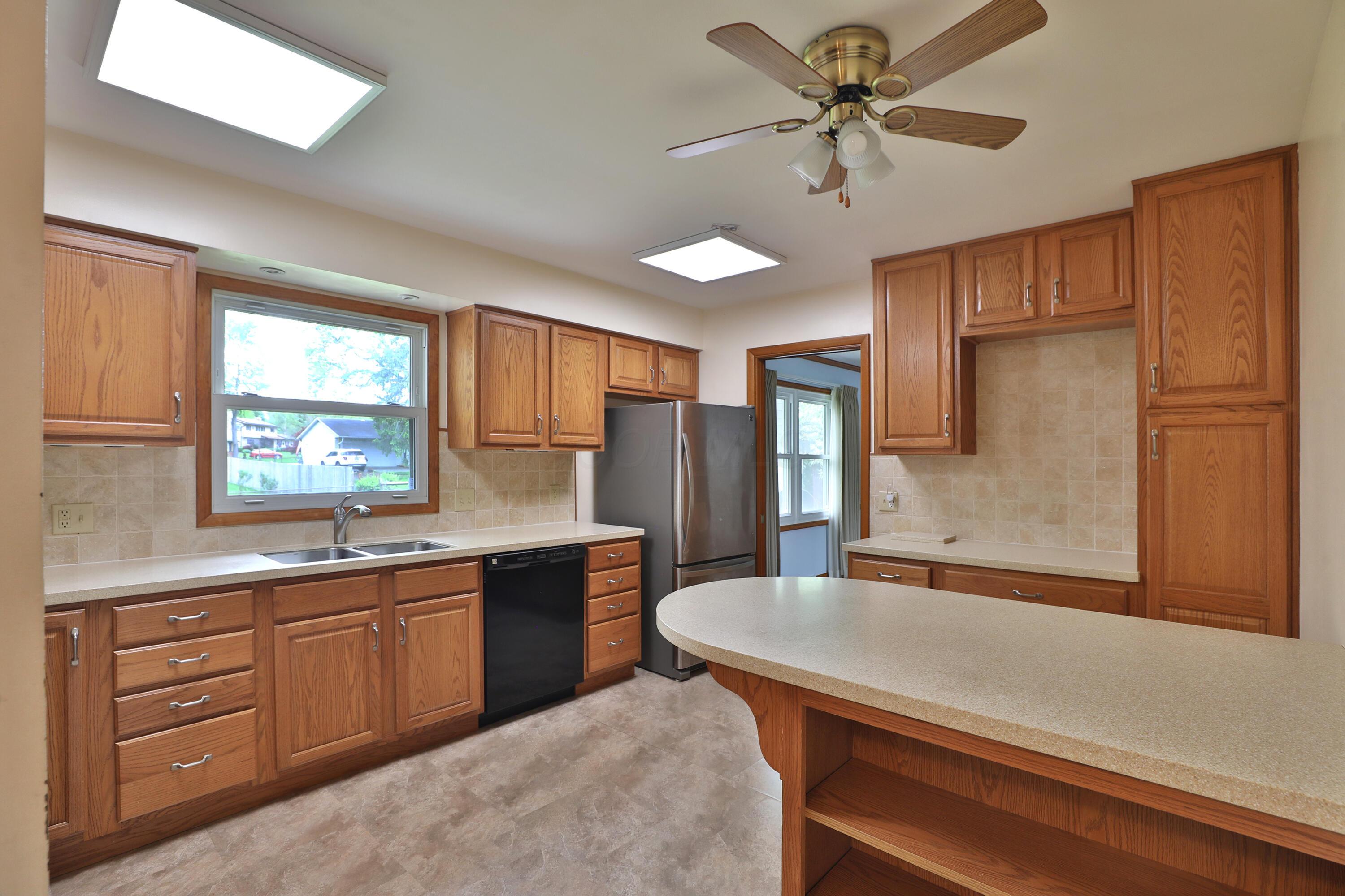 6070 Barberry Hollow, Columbus, Ohio image 16