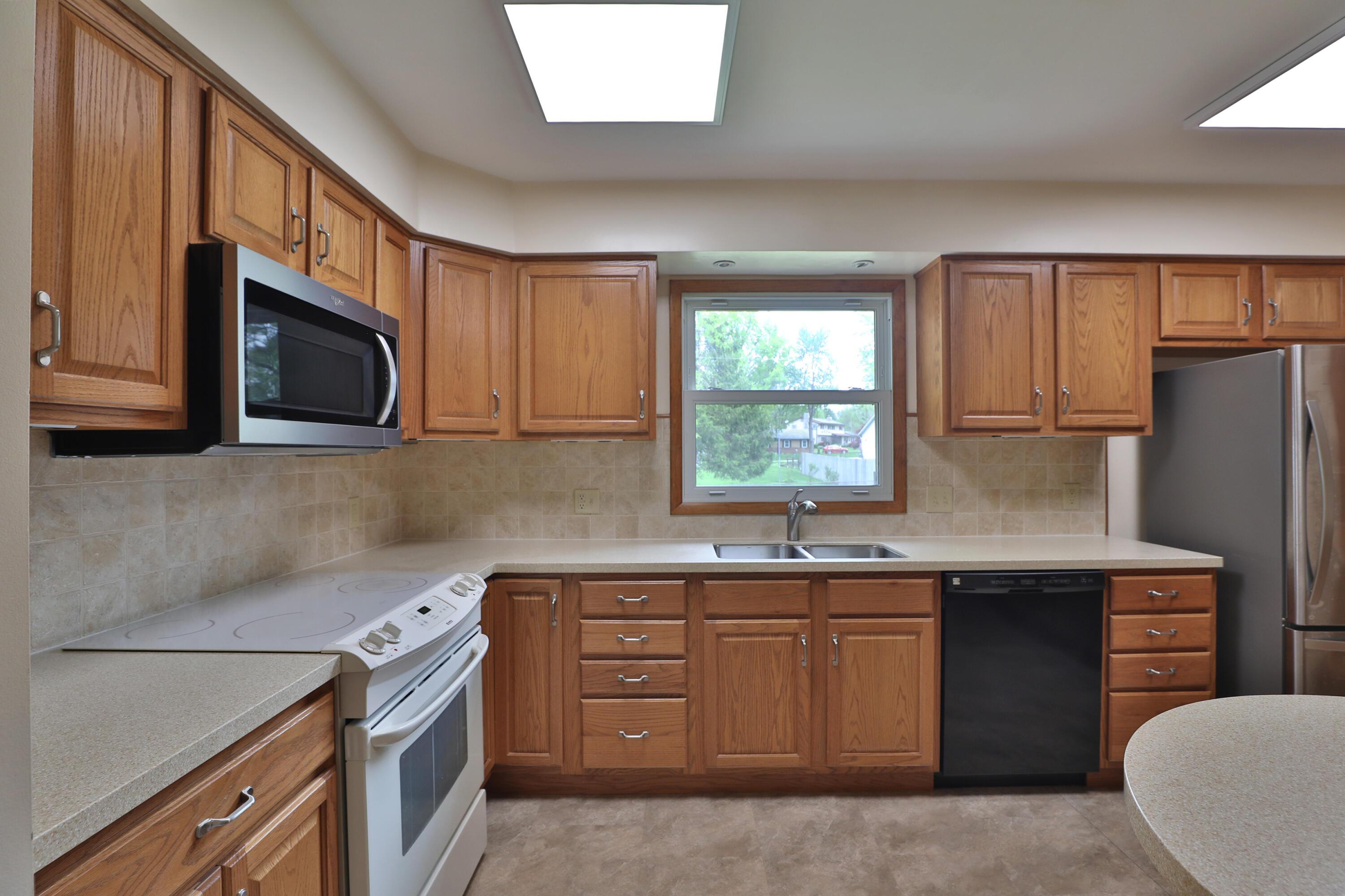 6070 Barberry Hollow, Columbus, Ohio image 17