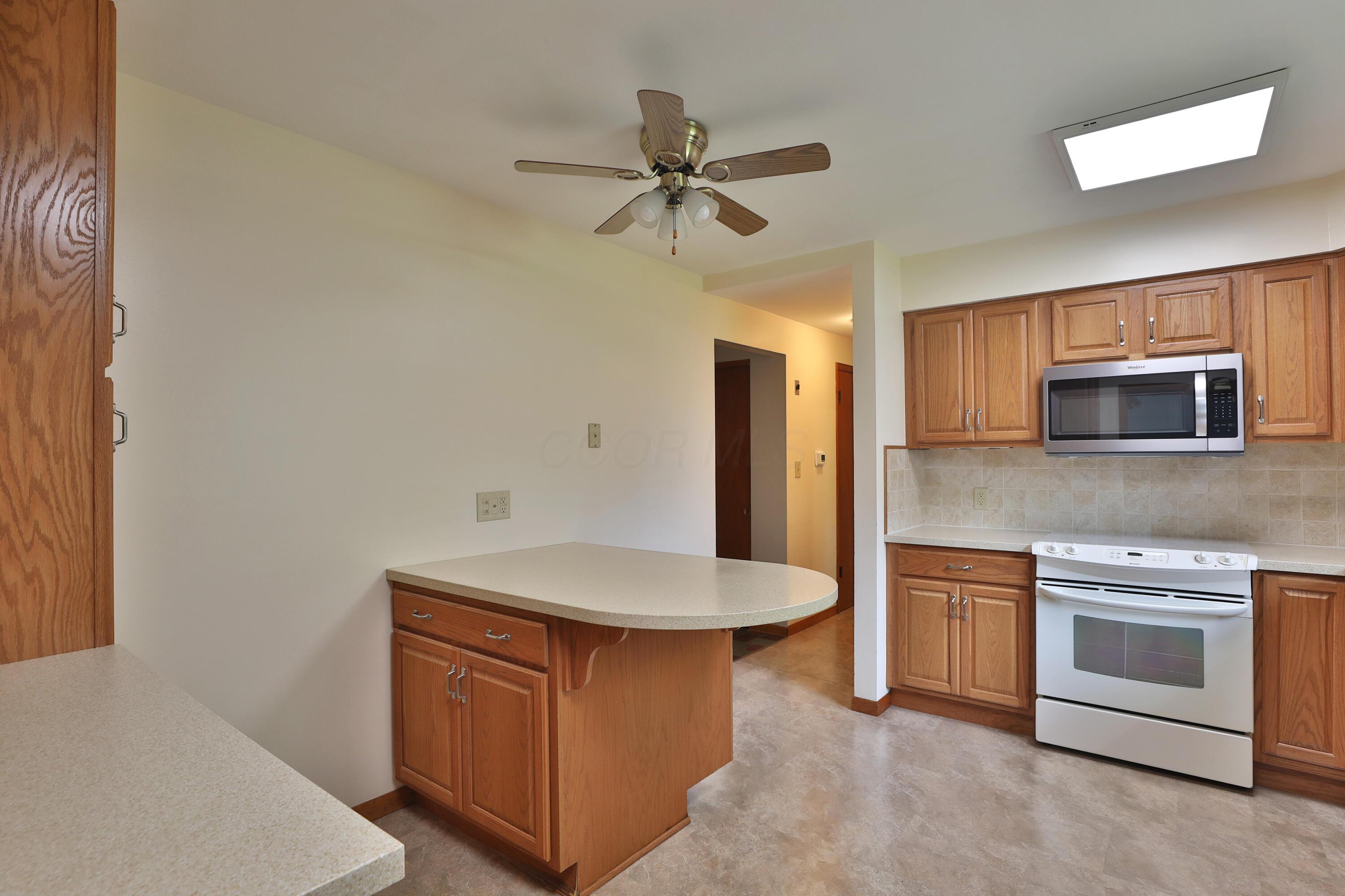 6070 Barberry Hollow, Columbus, Ohio image 14