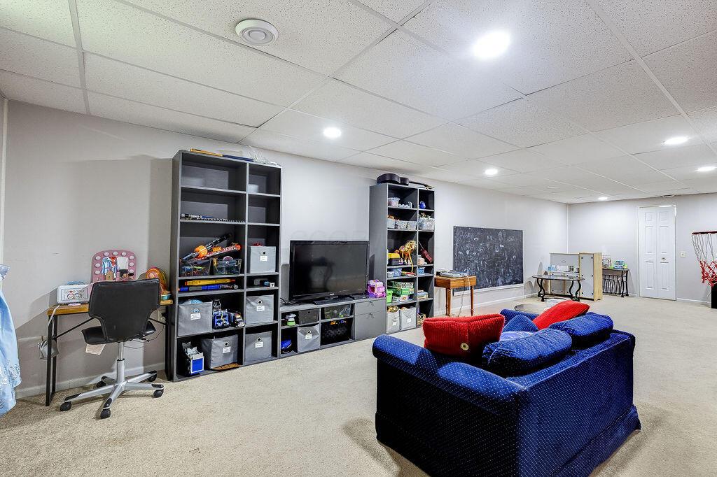 639 Crestrose Drive, Howard, Ohio image 24