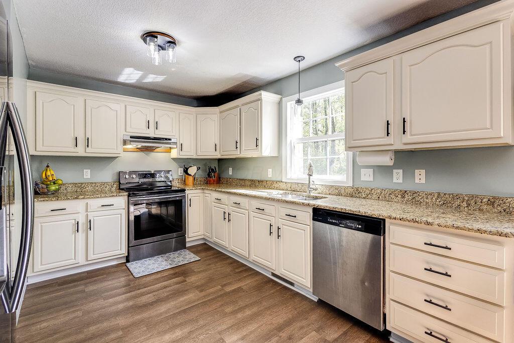 639 Crestrose Drive, Howard, Ohio image 3