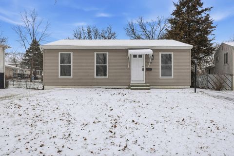 Photo of 2526 Queenswood Drive, Columbus, OH 43219 (MLS # 226000120)