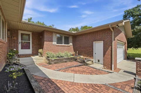 Tiny photo for 5421 Harrisburg Georgesville Road, Grove City, OH 43123 (MLS # 226032808)