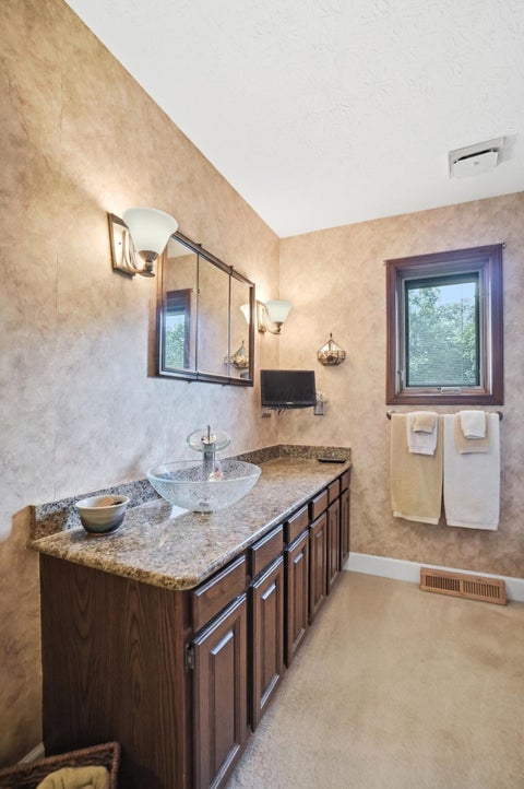 Tiny photo for 5421 Harrisburg Georgesville Road, Grove City, OH 43123 (MLS # 226032808)
