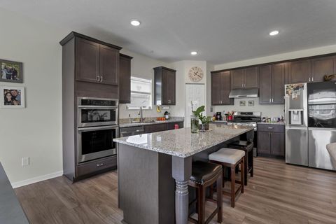 Tiny photo for 236 Rochdale, Delaware, OH 43015 (MLS # 226014119)