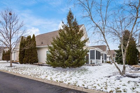 Tiny photo for 4635 Oracle Lane 40 #40, Hilliard, OH 43026 (MLS # 226005522)