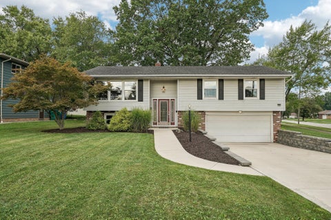 Photo of 5750 Skyline Drive, Seven Hills, OH 44131 (MLS # 226033610)