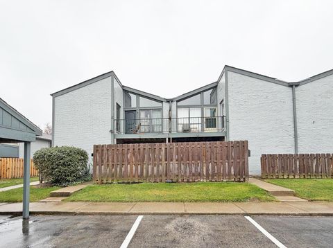 Photo of 4710 Charecote Lane D #D, Columbus, OH 43220 (MLS # 225044151)