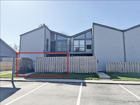 Photo of 4710 Charecote Lane D #D, Columbus, OH 43220 (MLS # 225044151)