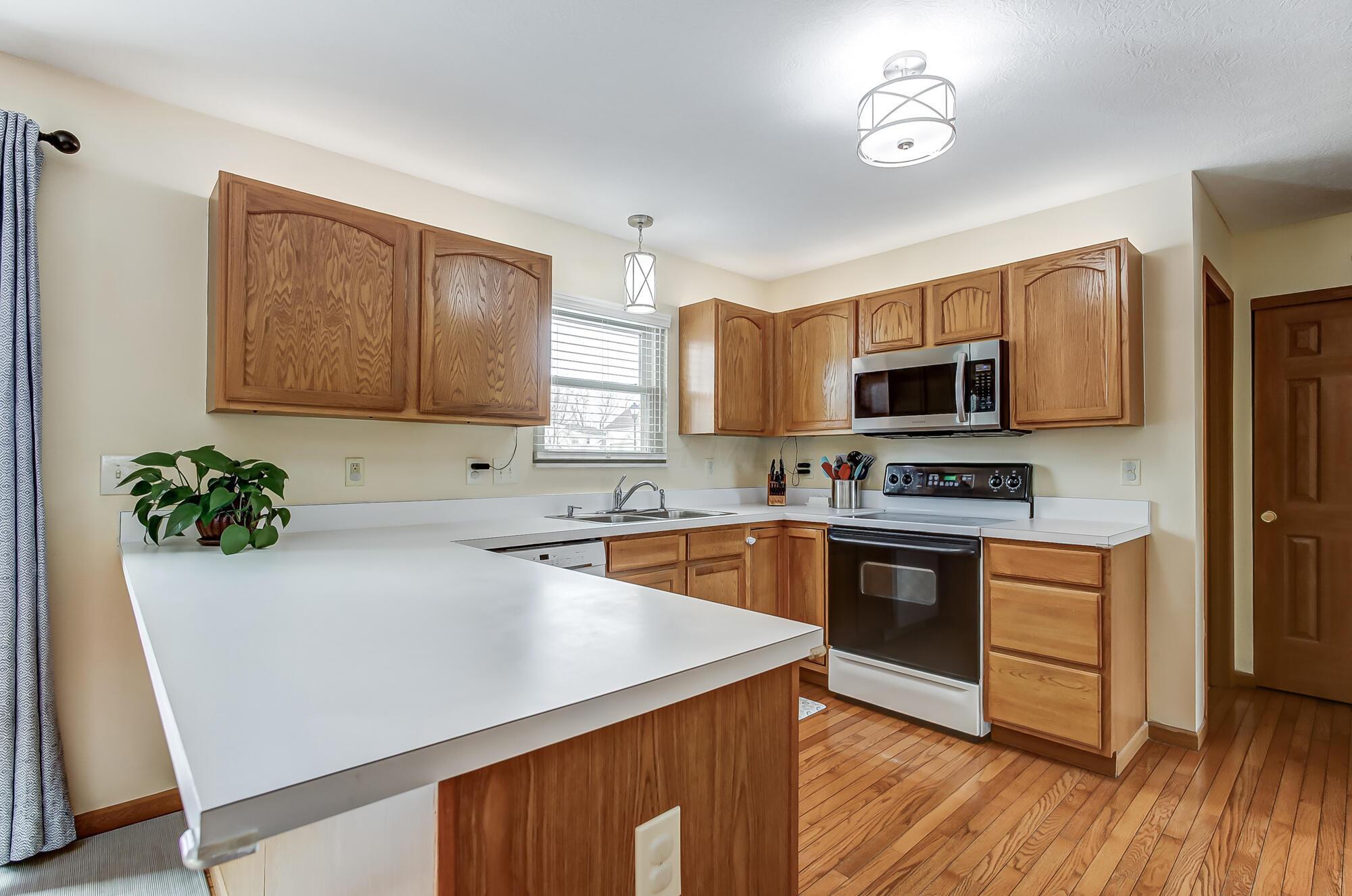 2127 Twin Flower Circle, Grove City, Ohio image 4