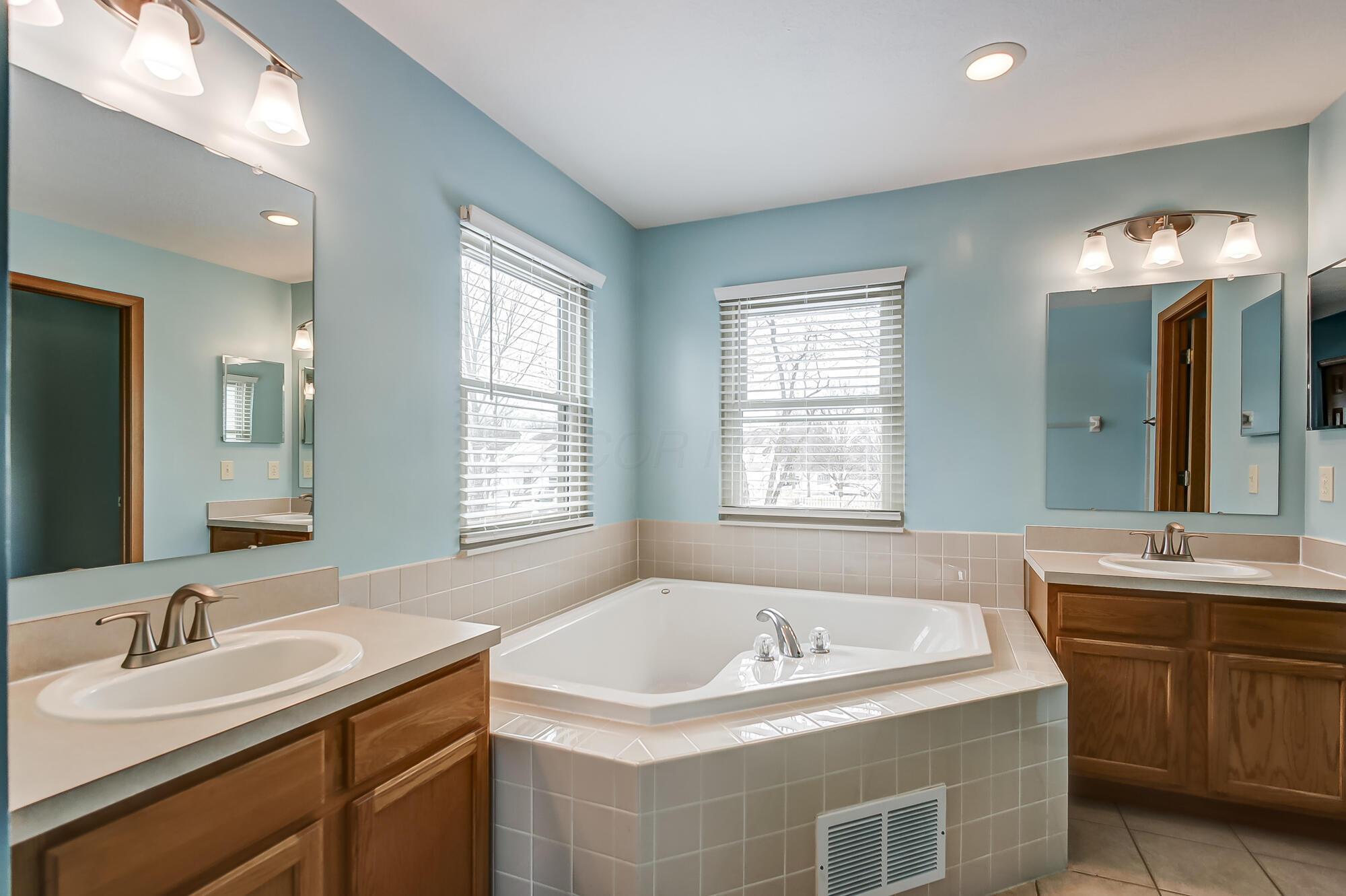 2127 Twin Flower Circle, Grove City, Ohio image 21