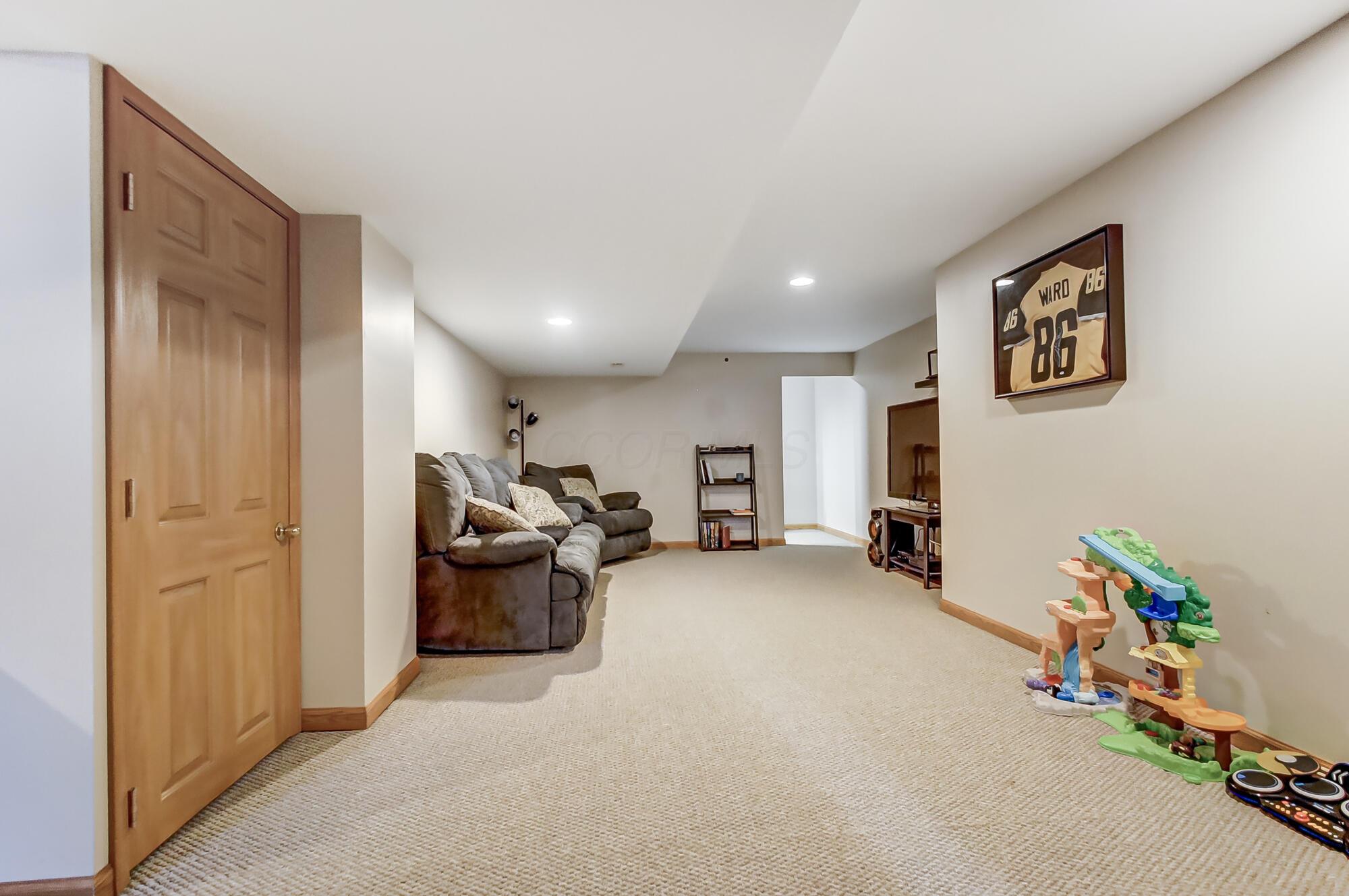 2127 Twin Flower Circle, Grove City, Ohio image 36