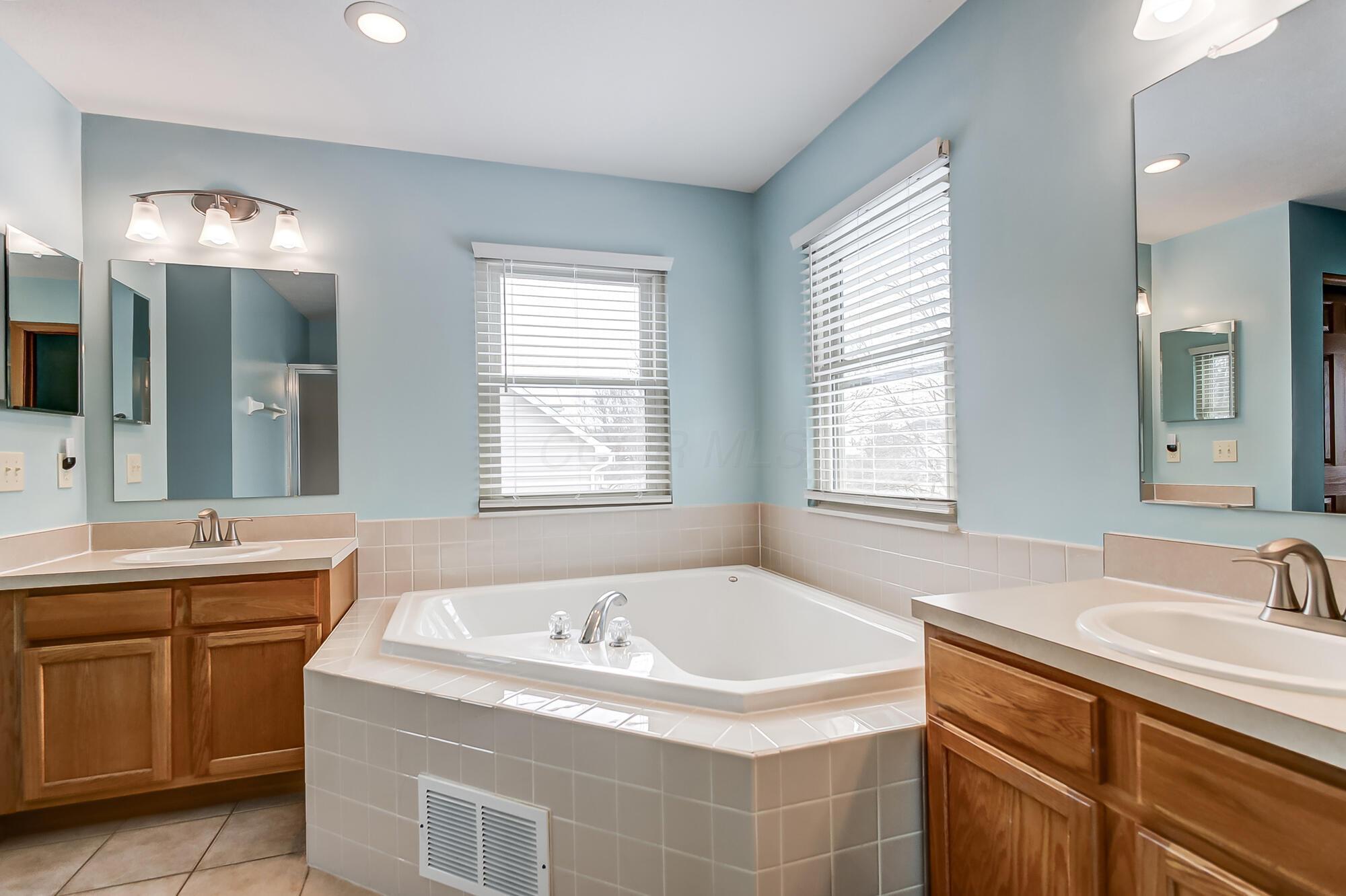 2127 Twin Flower Circle, Grove City, Ohio image 22