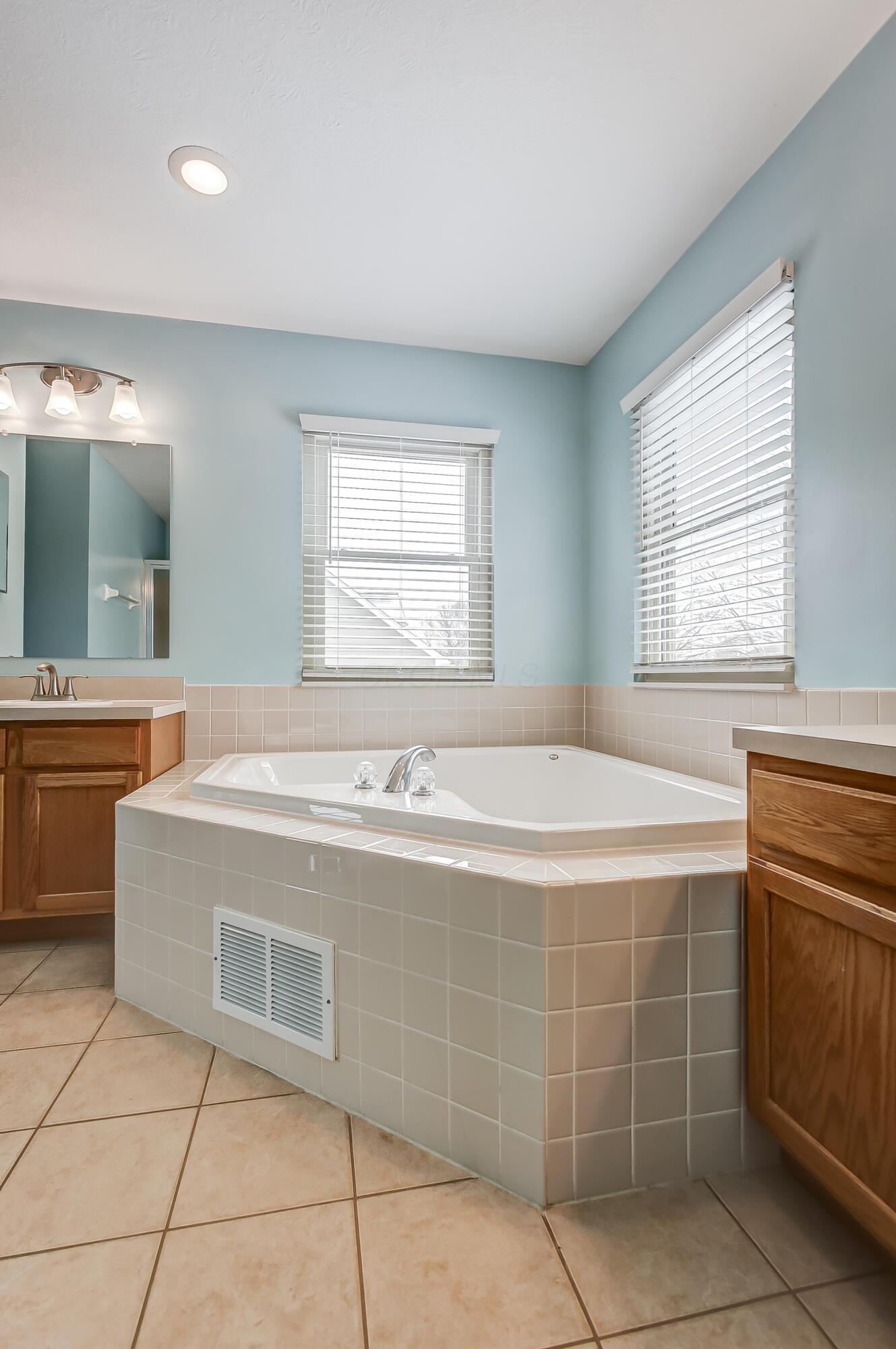 2127 Twin Flower Circle, Grove City, Ohio image 23
