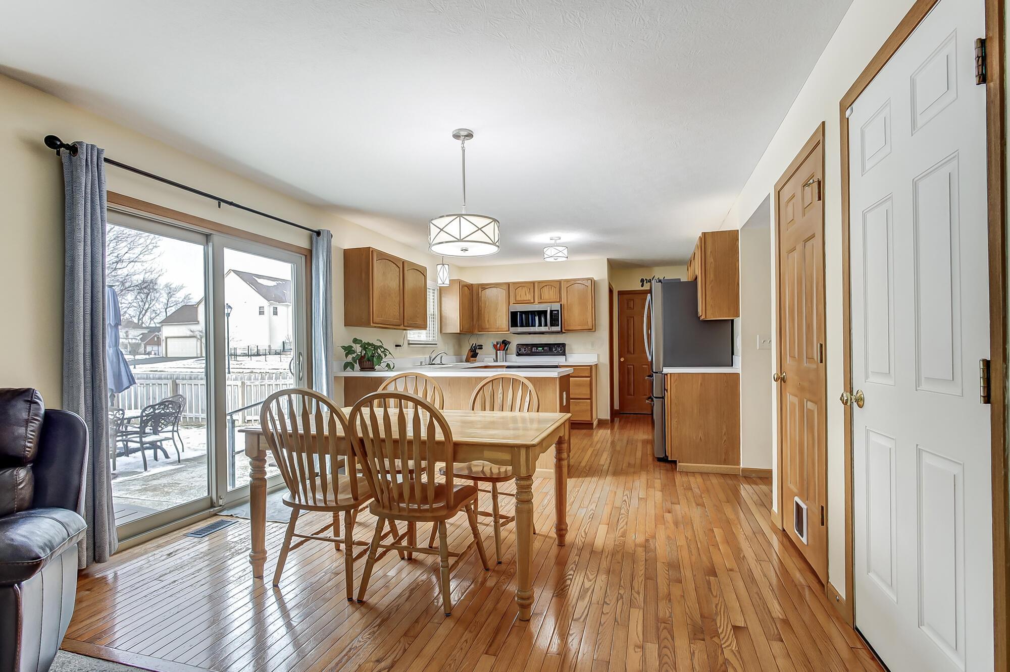 2127 Twin Flower Circle, Grove City, Ohio image 2