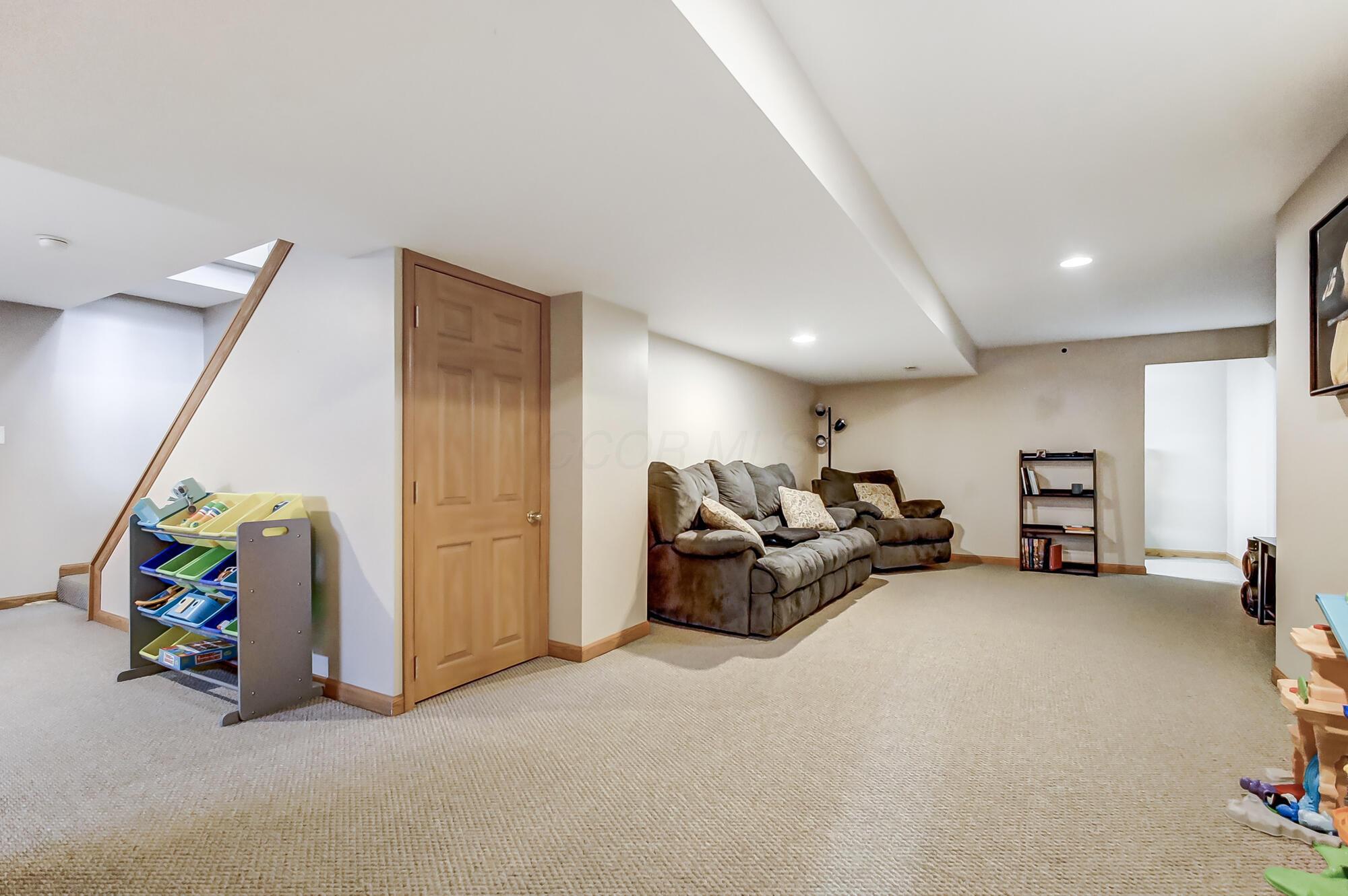 2127 Twin Flower Circle, Grove City, Ohio image 35