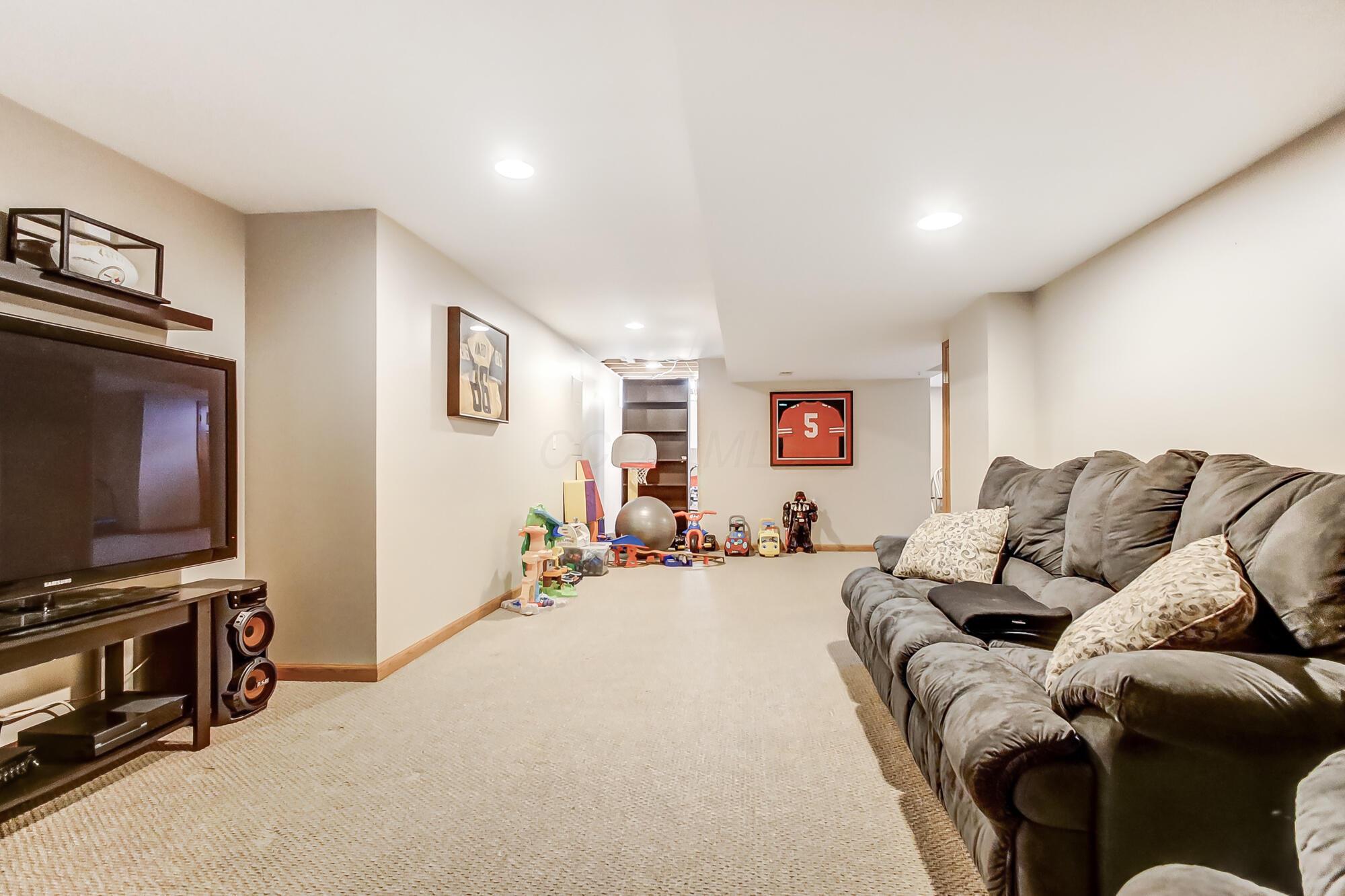 2127 Twin Flower Circle, Grove City, Ohio image 38