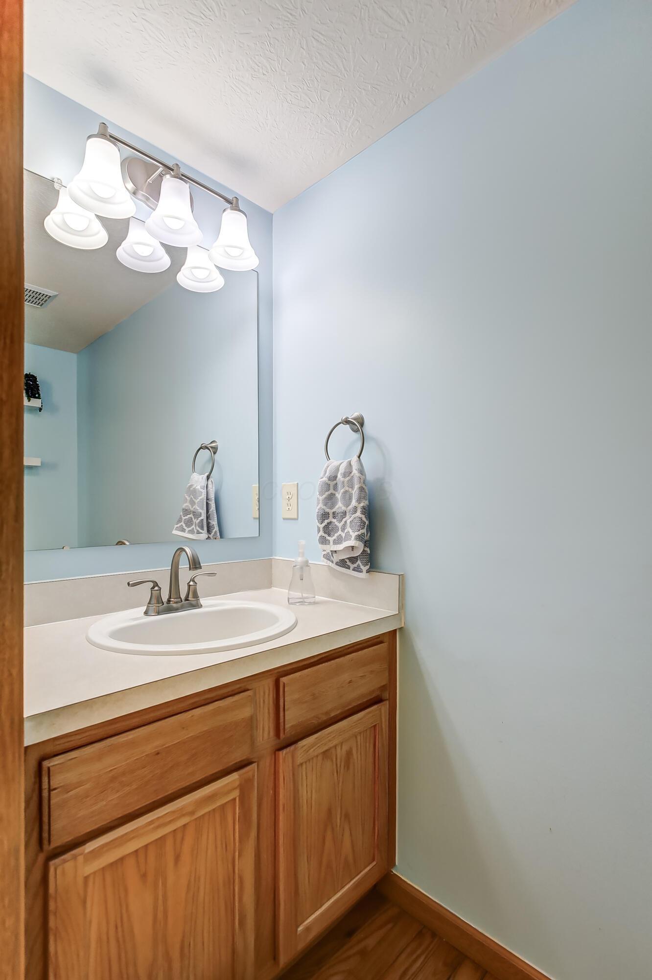 2127 Twin Flower Circle, Grove City, Ohio image 16