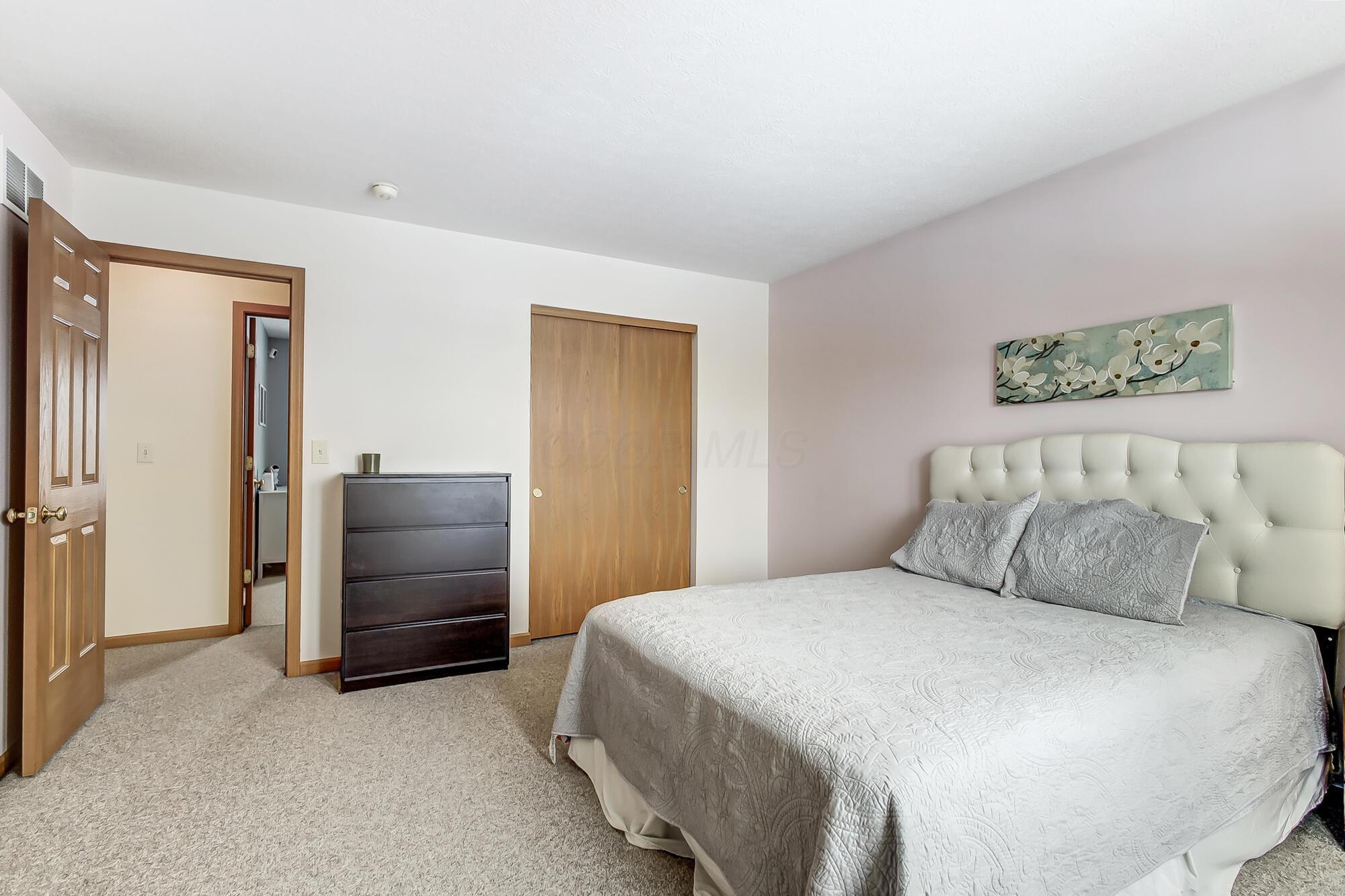2127 Twin Flower Circle, Grove City, Ohio image 32