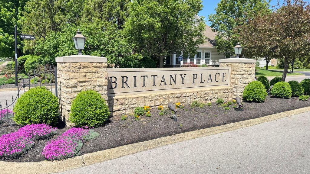 Photo of 5049 Dinard Way, Columbus, OH 43221 (MLS # 226014535)