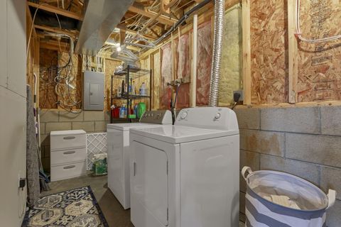 Tiny photo for 412 Hunters Court, Newark, OH 43055 (MLS # 225040977)